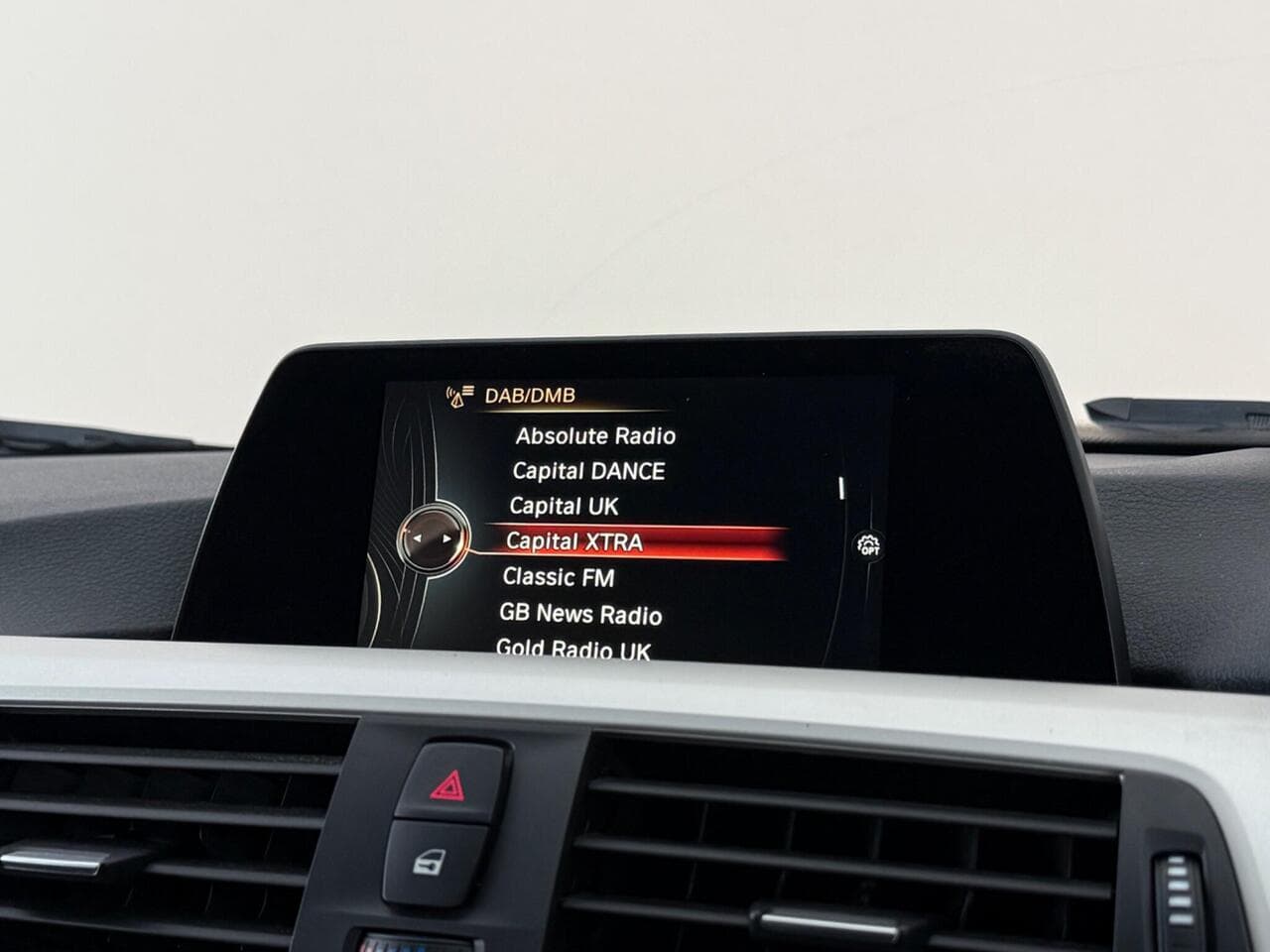 BMW 3 Series thumbnail Infotainment System