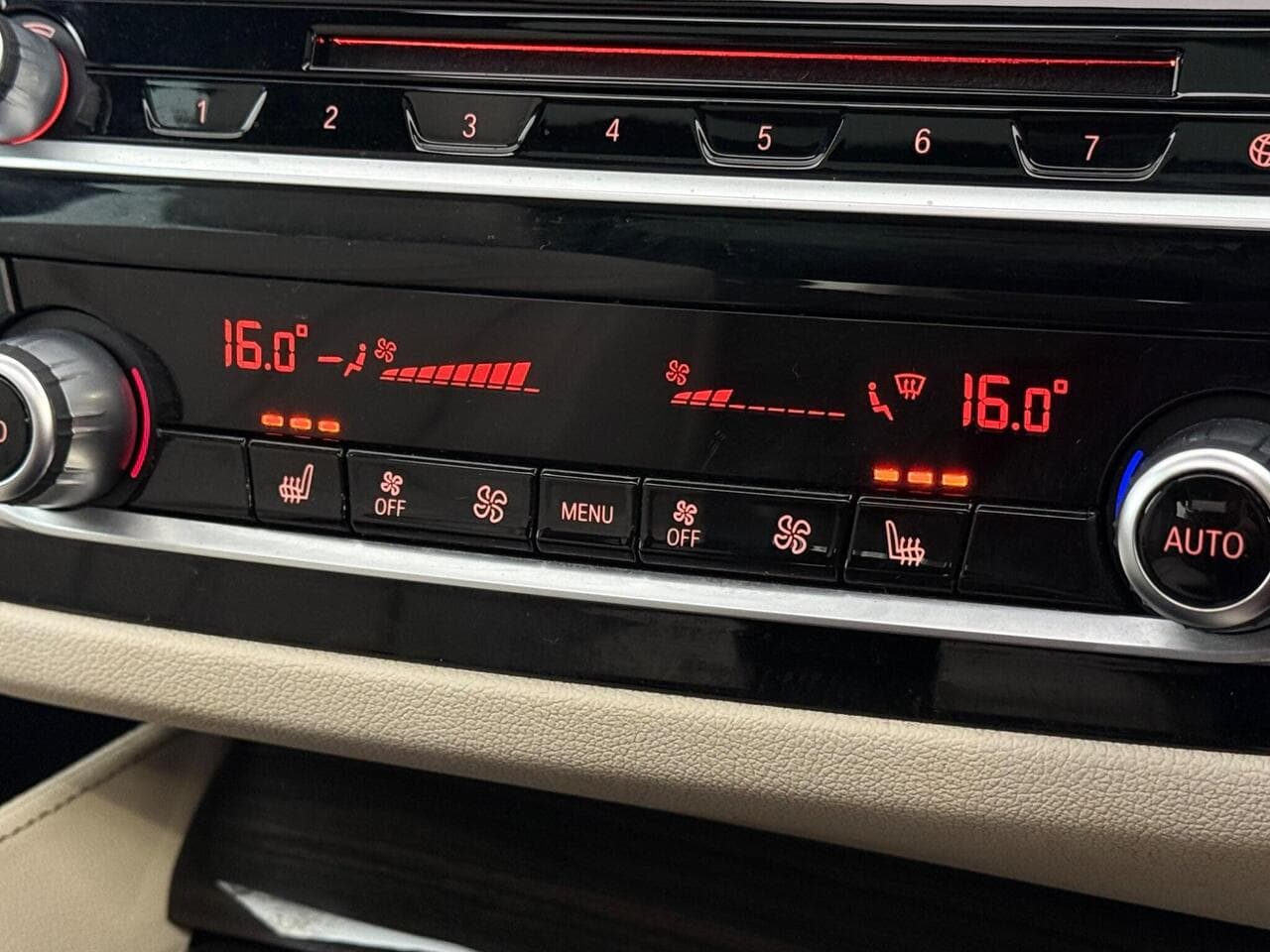 BMW 6 Series Gran Turismo thumbnail Infotainment System