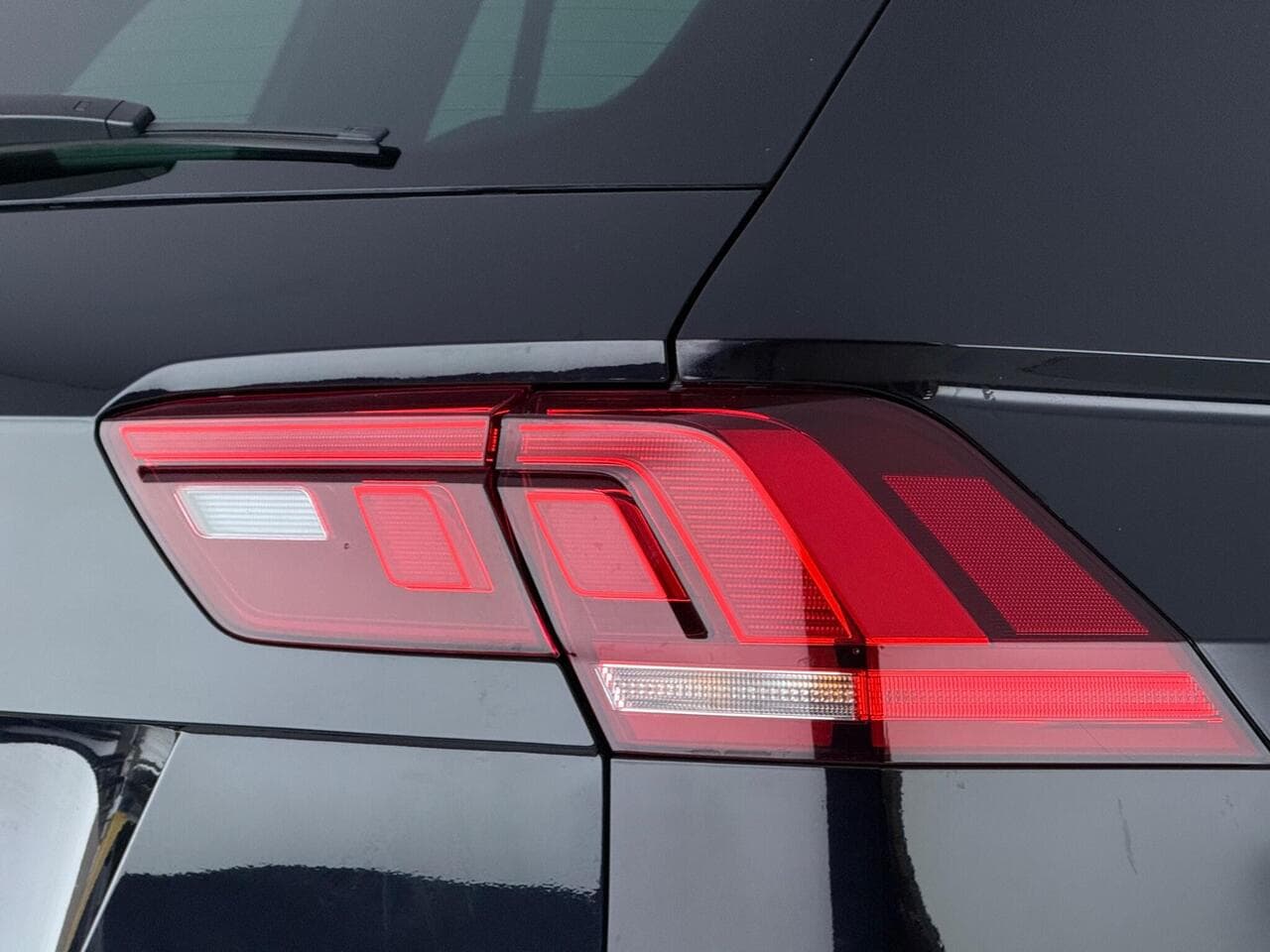 Volkswagen Tiguan thumbnail Lights Rear