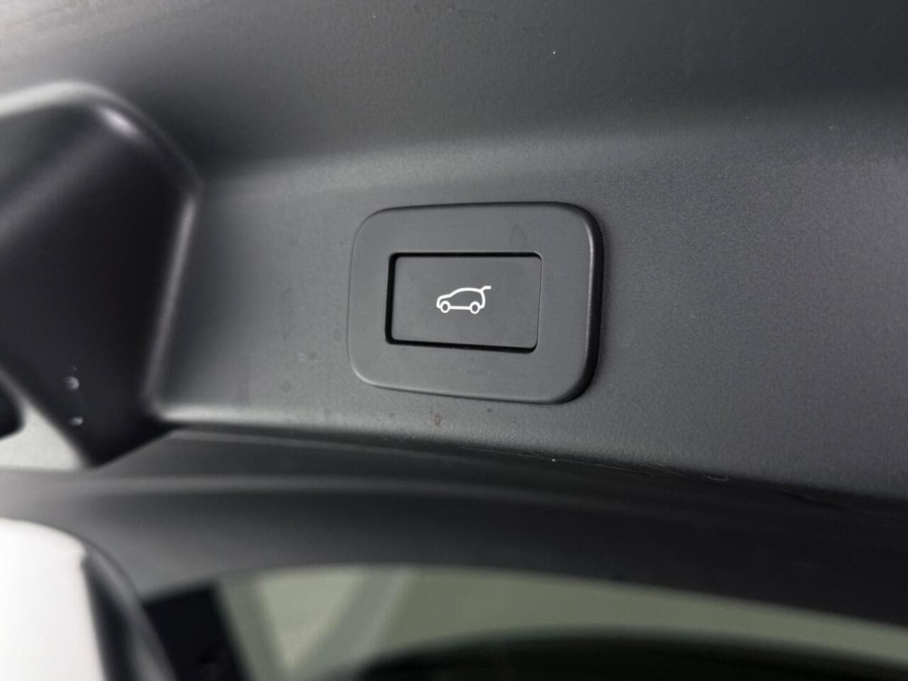 Jaguar F-PACE thumbnail Misc Controls
