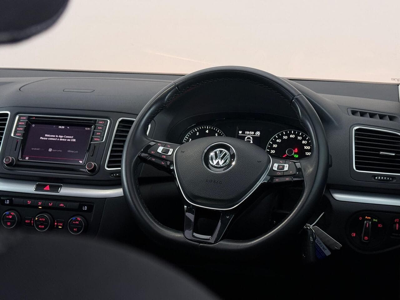 Volkswagen Sharan thumbnail Steering Wheel