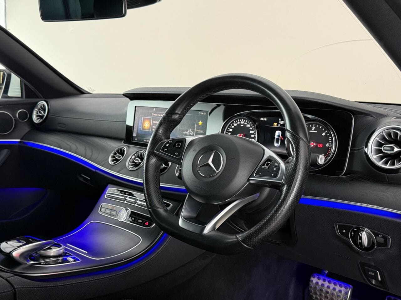 Mercedes-Benz E Class thumbnail Interior Front