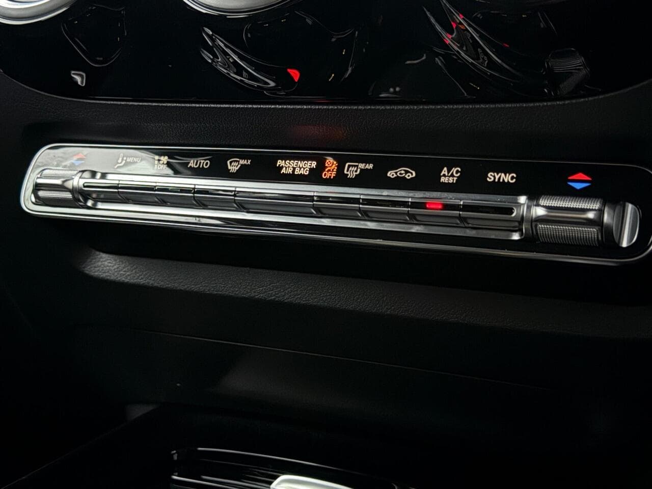 Mercedes-Benz GLA thumbnail Misc Controls