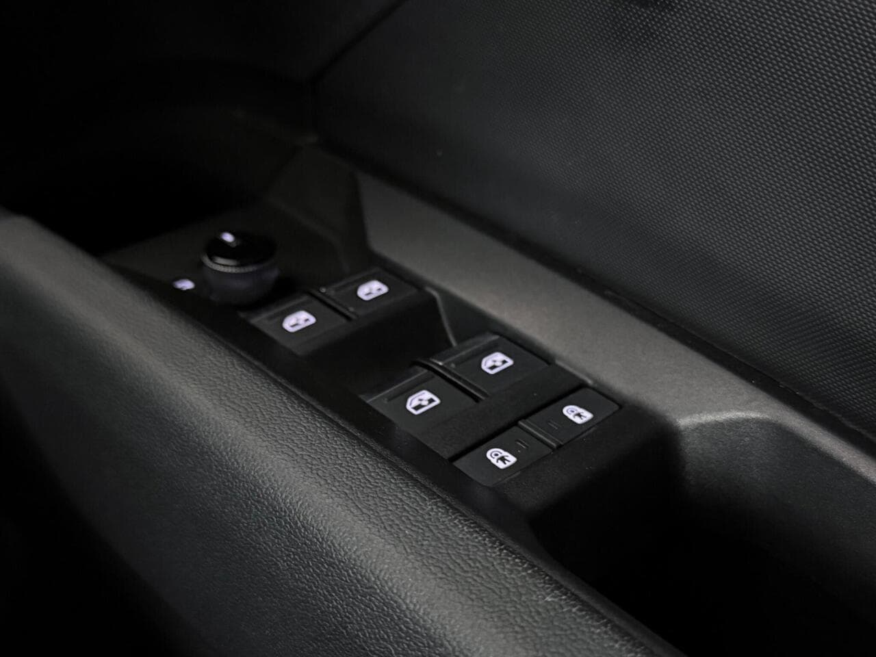 Audi Q4 e-tron thumbnail Misc Controls