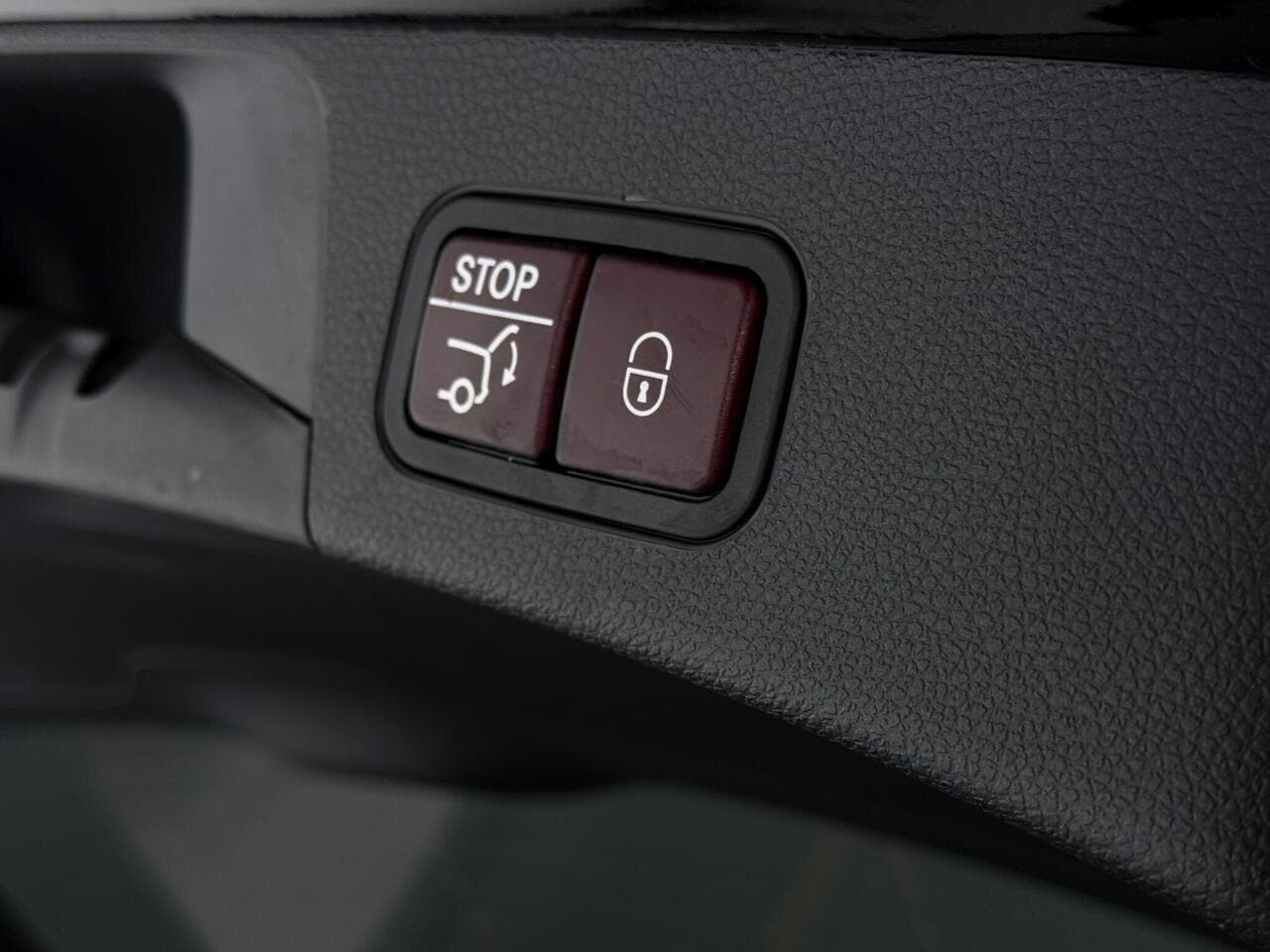 Mercedes-Benz C Class thumbnail Misc Controls