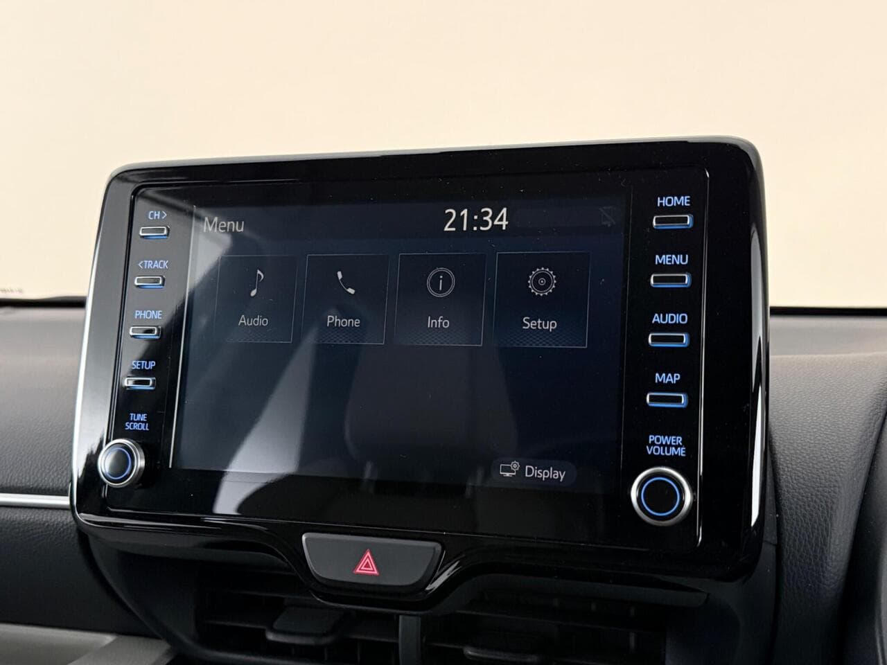 Toyota Yaris thumbnail Infotainment System