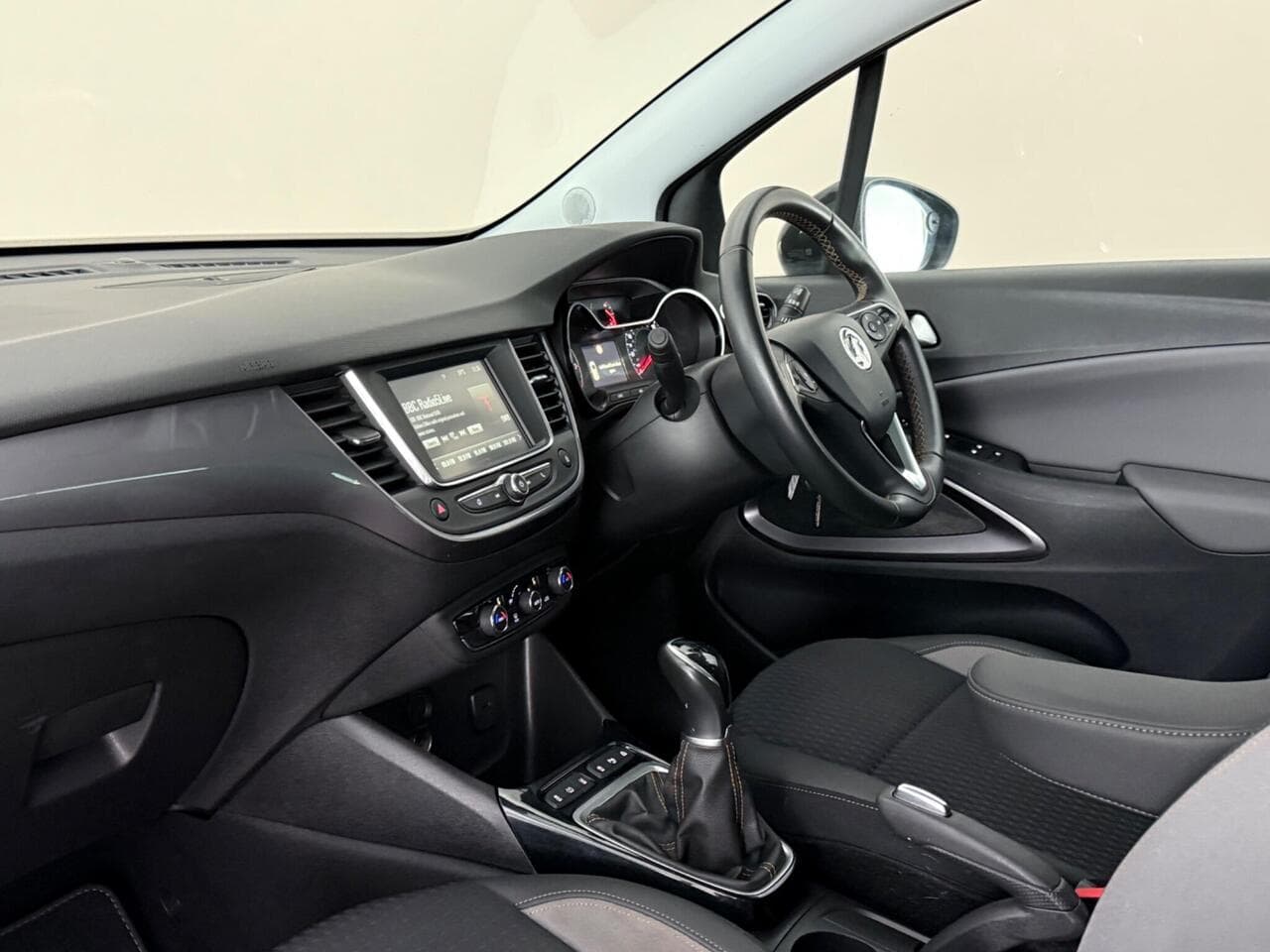 Vauxhall Crossland X thumbnail Interior Front