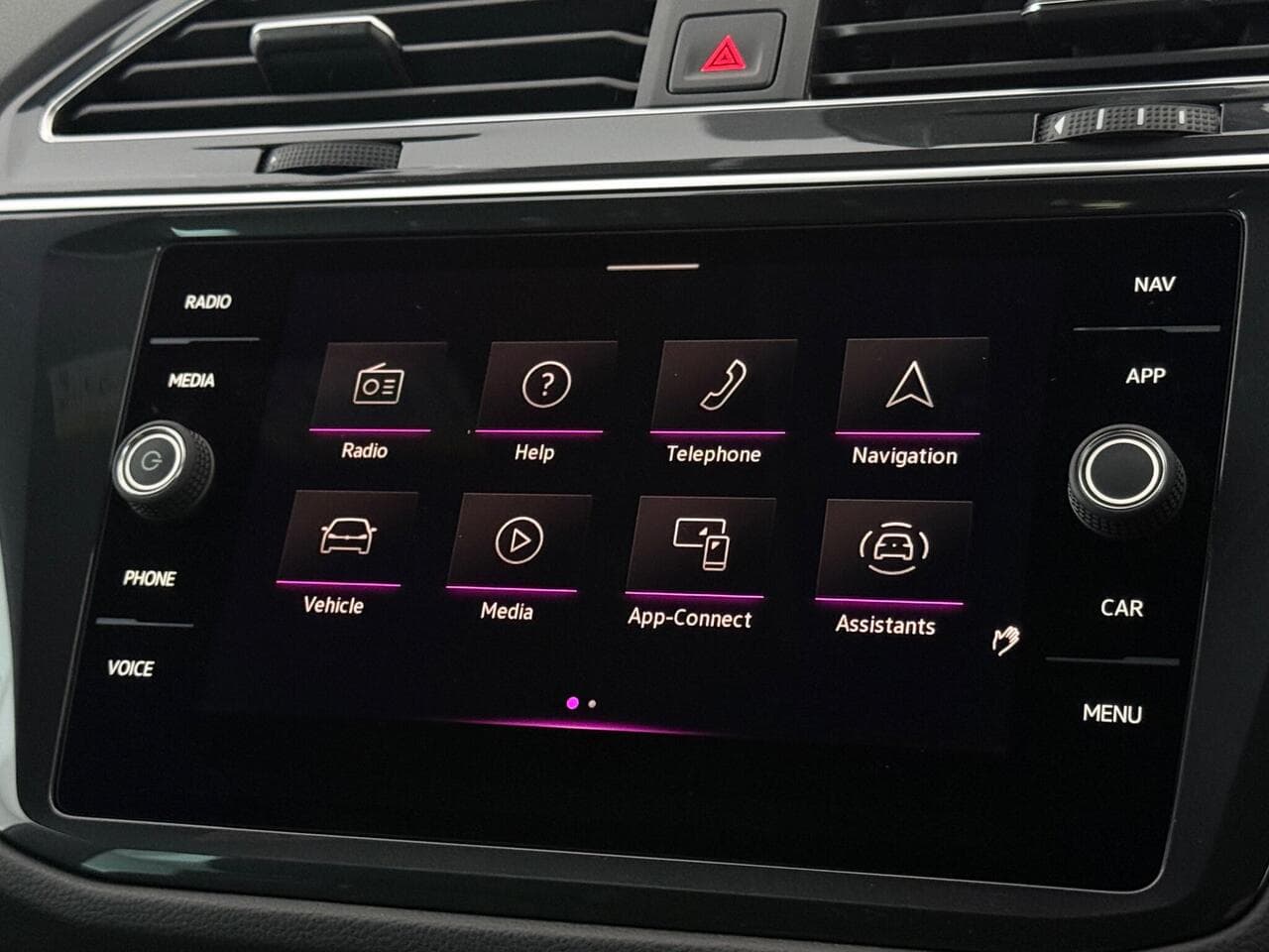 Volkswagen Tiguan thumbnail Infotainment System