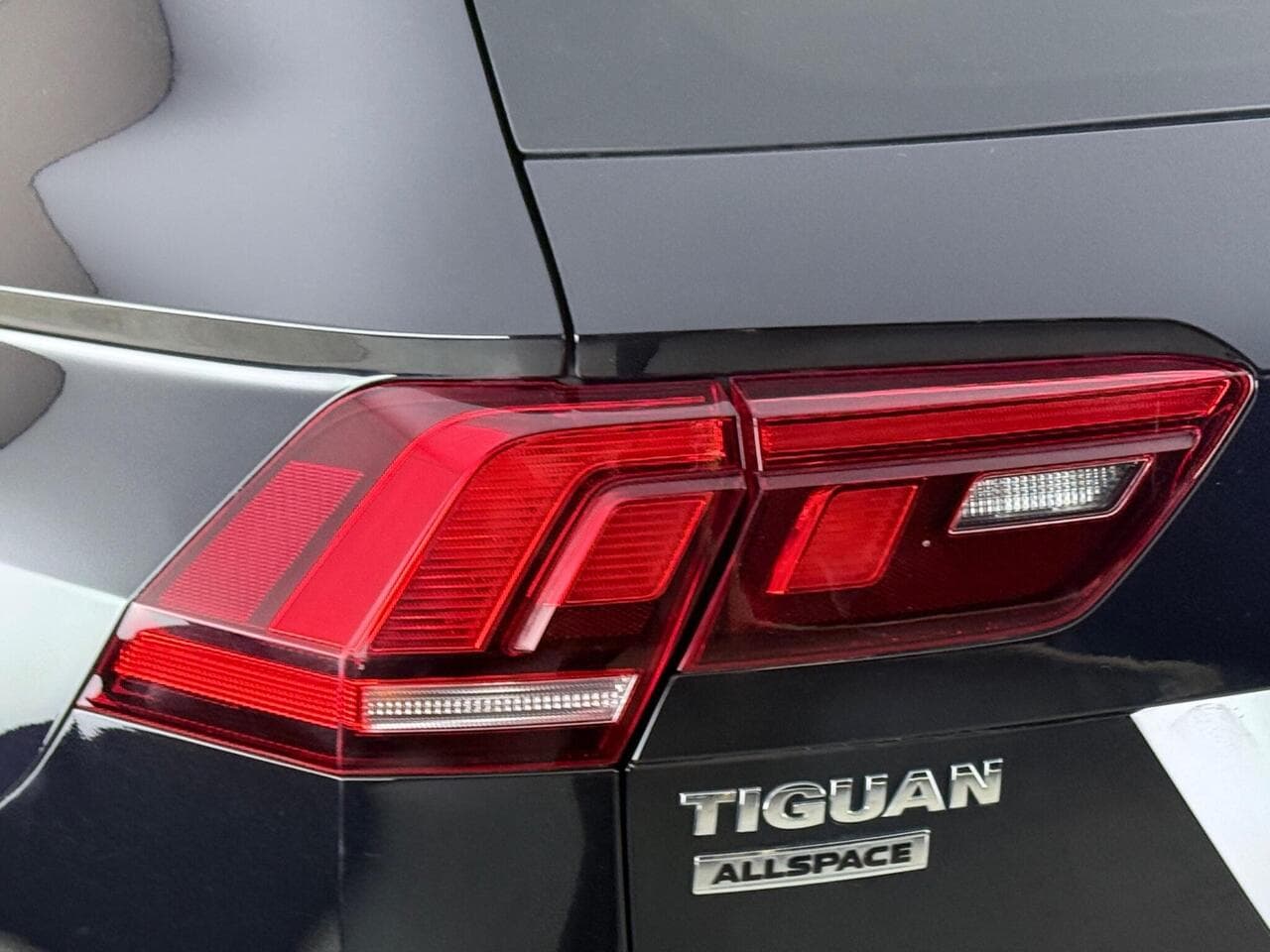 Volkswagen Tiguan Allspace thumbnail Lights Rear