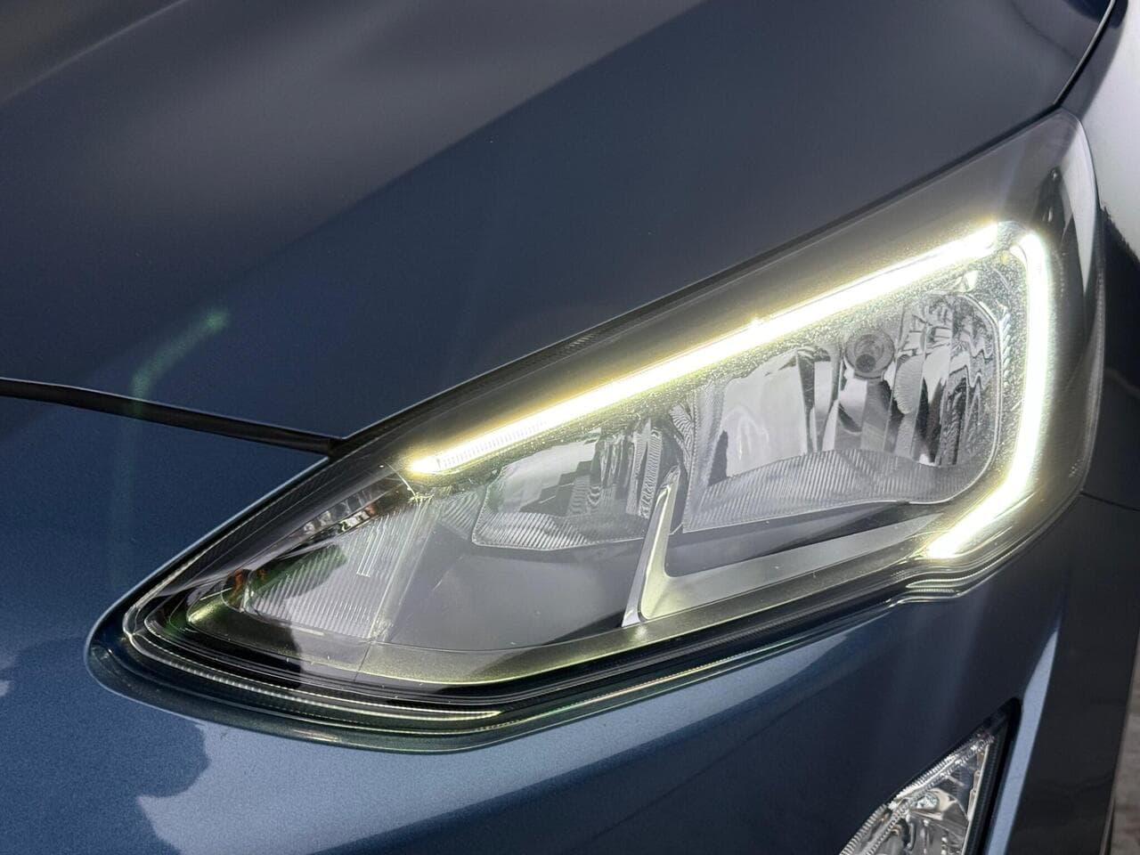 Ford Focus thumbnail Lights Front