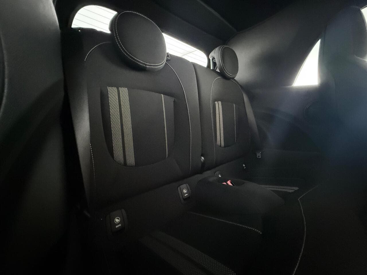 MINI Convertible thumbnail Seats Rear