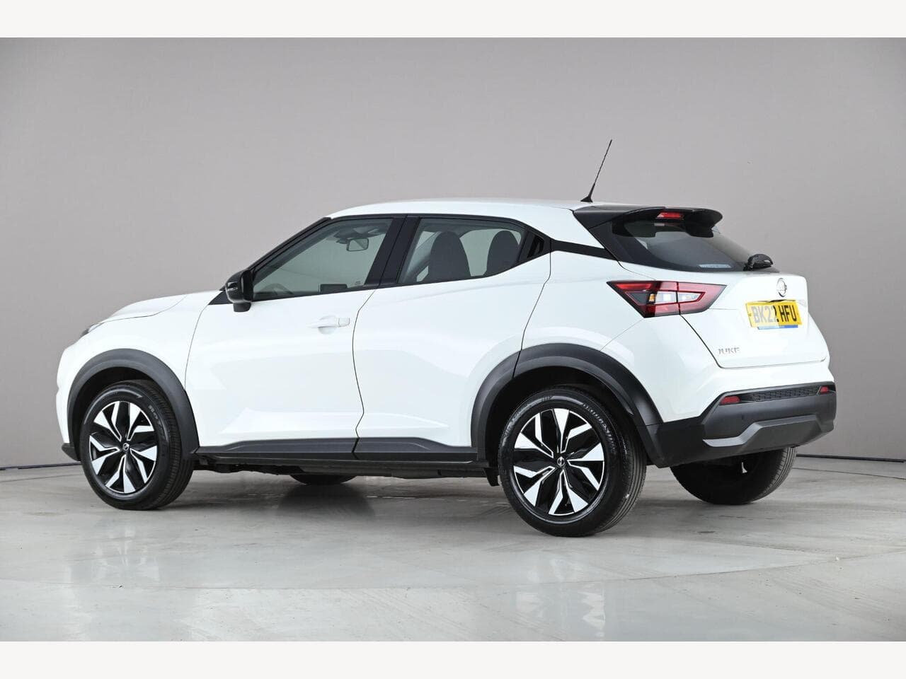 Nissan Juke thumbnail Side Left