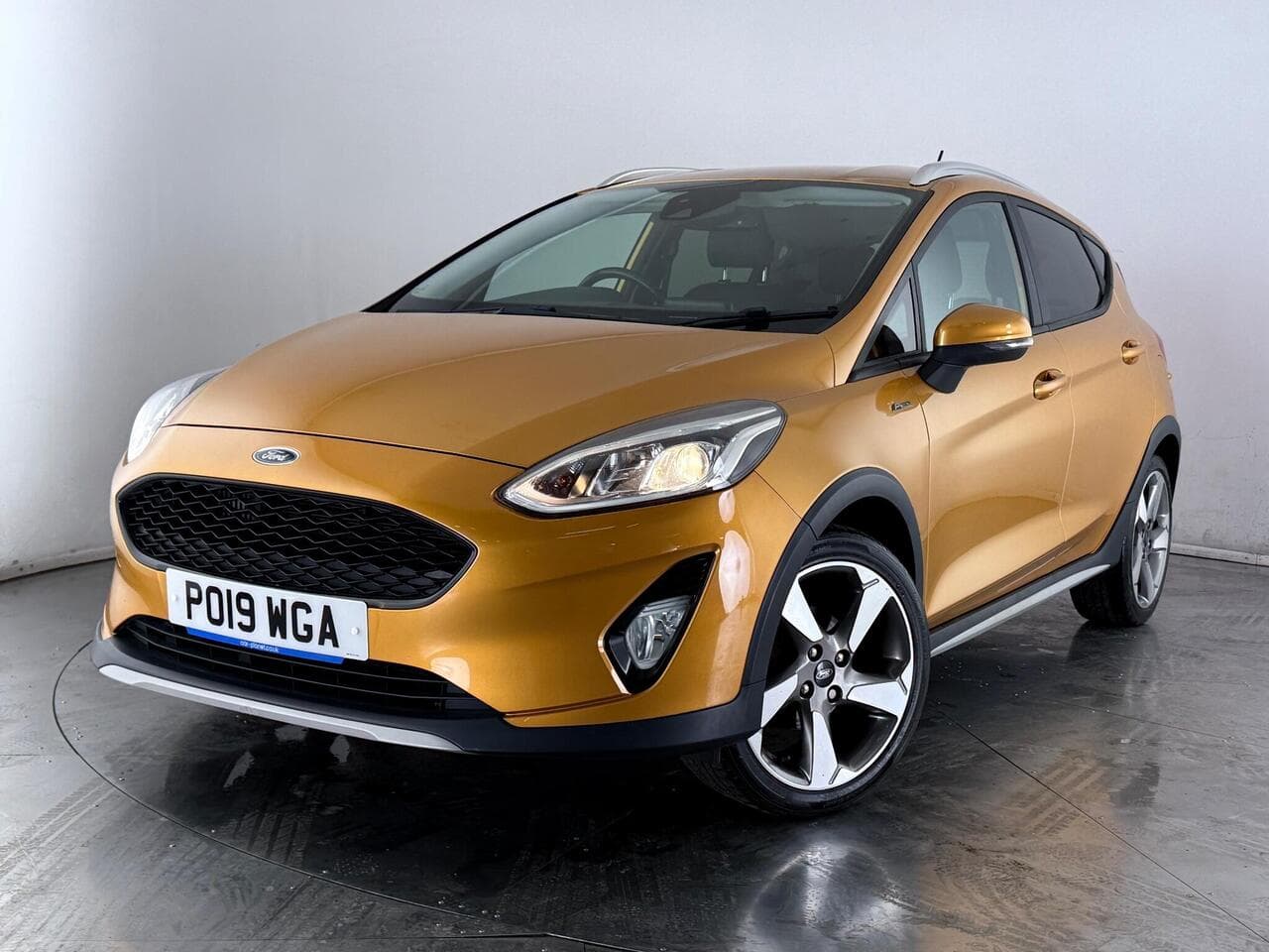 Ford Fiesta thumbnail Front Left