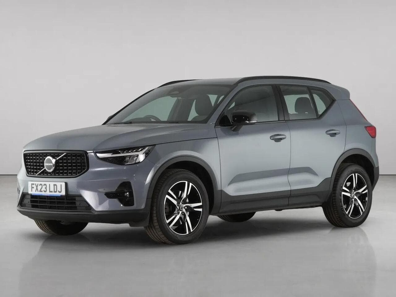 Volvo XC40 thumbnail Front Left
