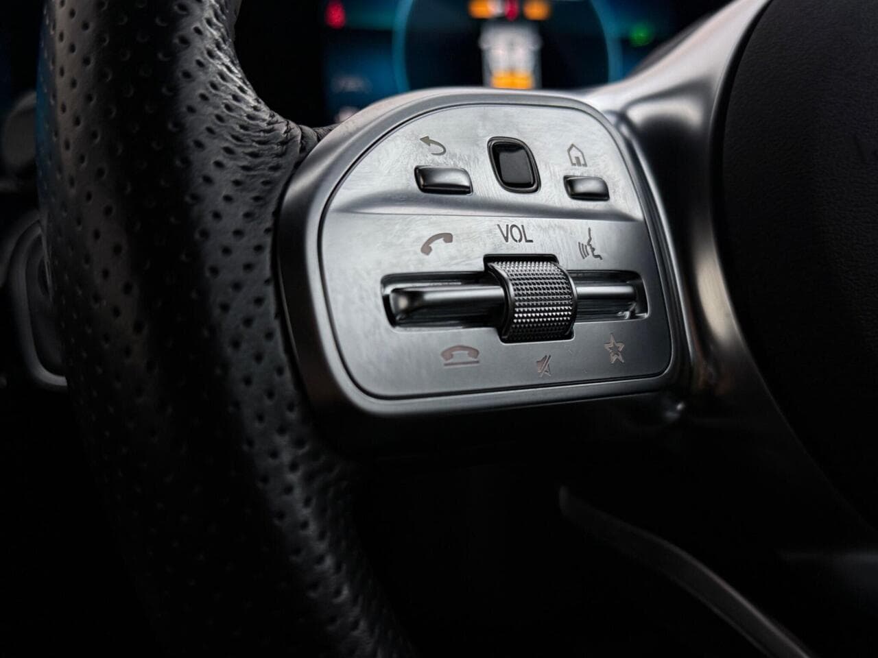 Mercedes-Benz CLA thumbnail Misc Controls