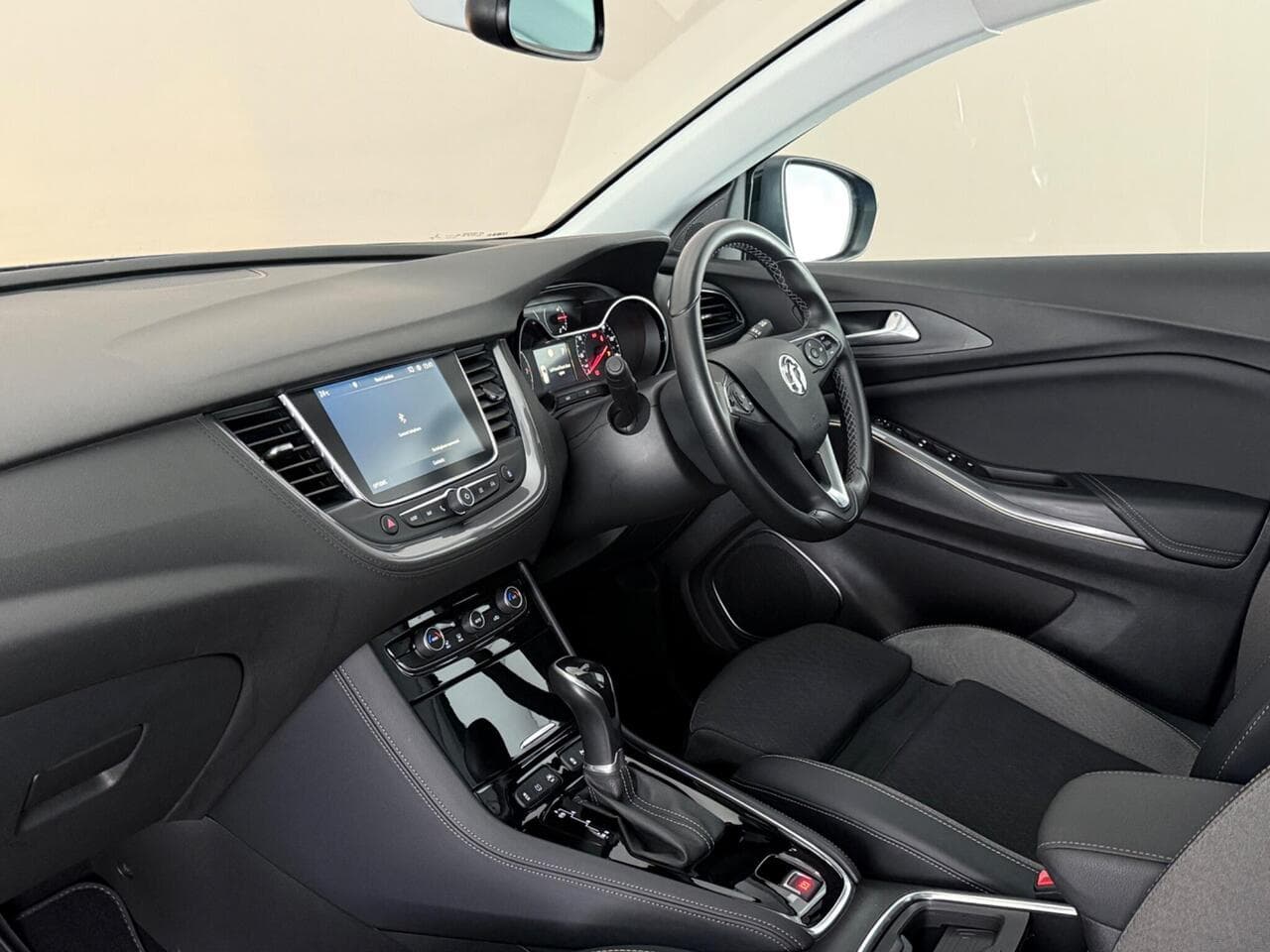 Vauxhall Grandland X thumbnail Interior Front