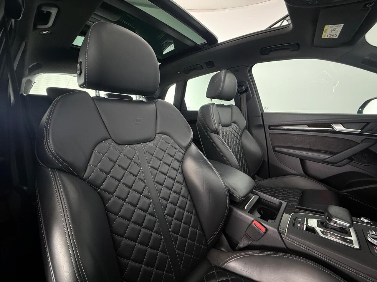 Audi Q5 thumbnail Seat Driver