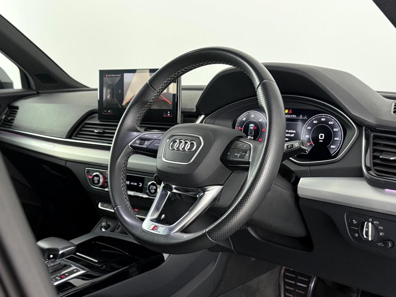 Audi Q5 thumbnail Interior Front