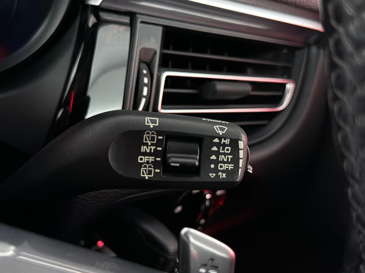 Porsche Macan thumbnail Misc Controls