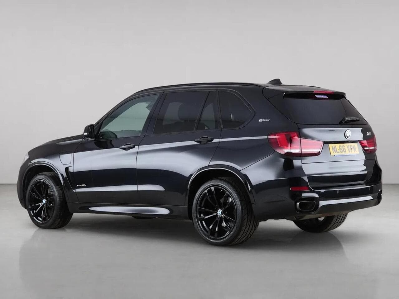 BMW X5 thumbnail Rear Left