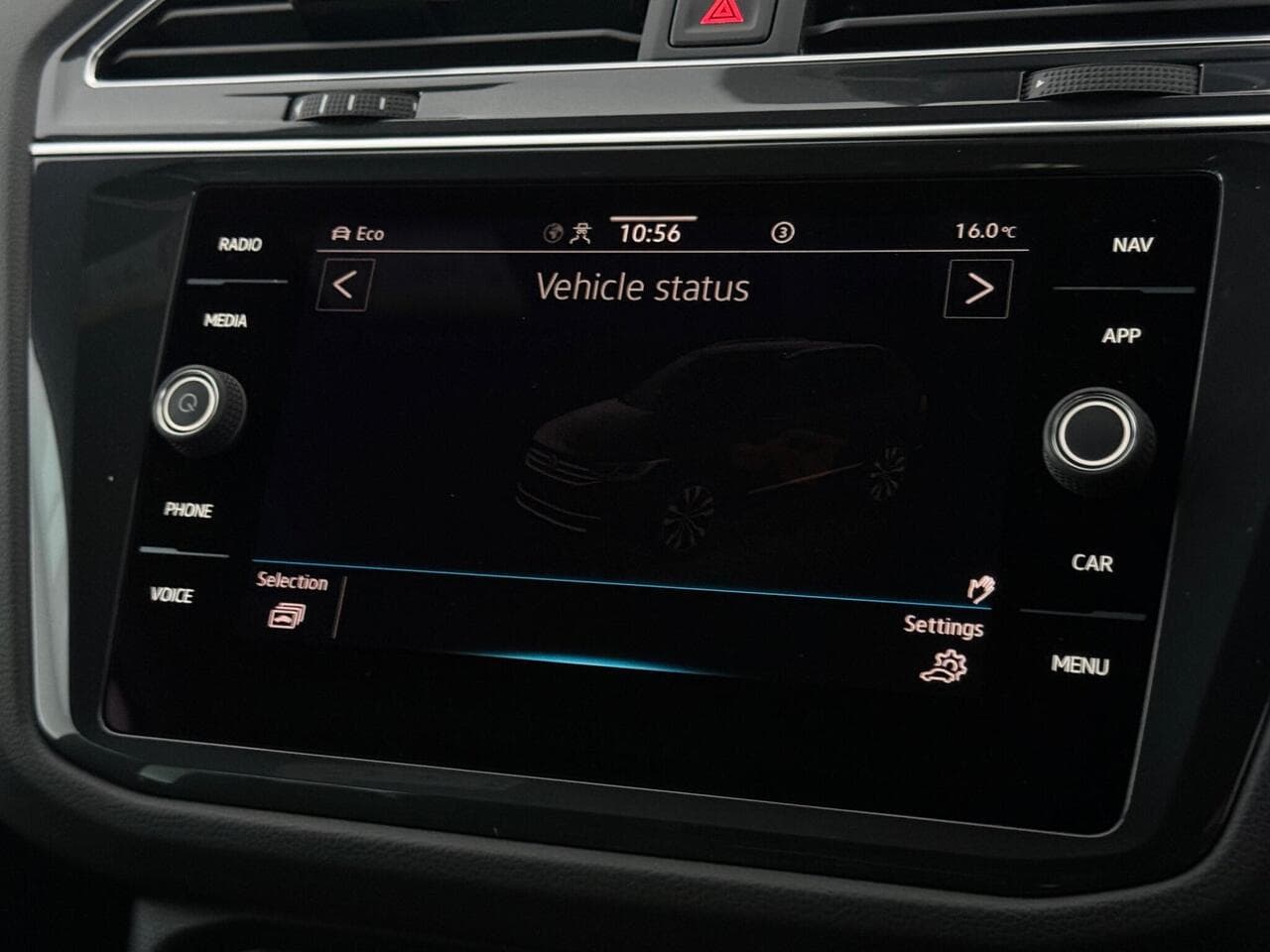 Volkswagen Tiguan thumbnail Infotainment System