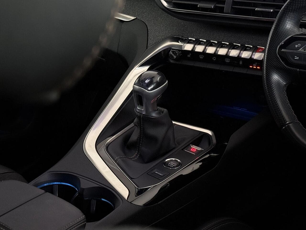 Peugeot 3008 thumbnail Interior Front