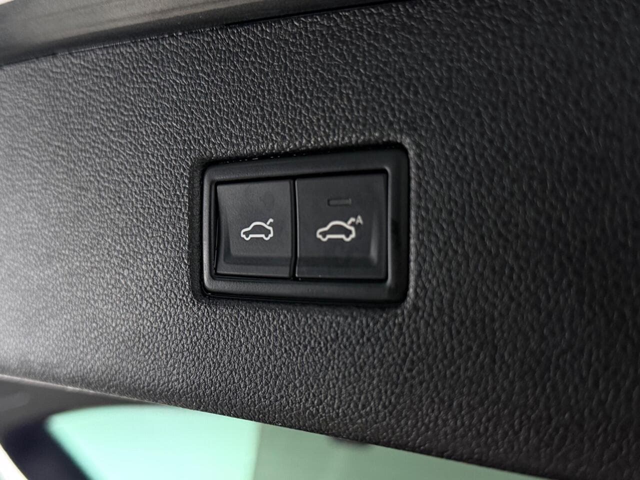 Volkswagen Tiguan thumbnail Misc Controls