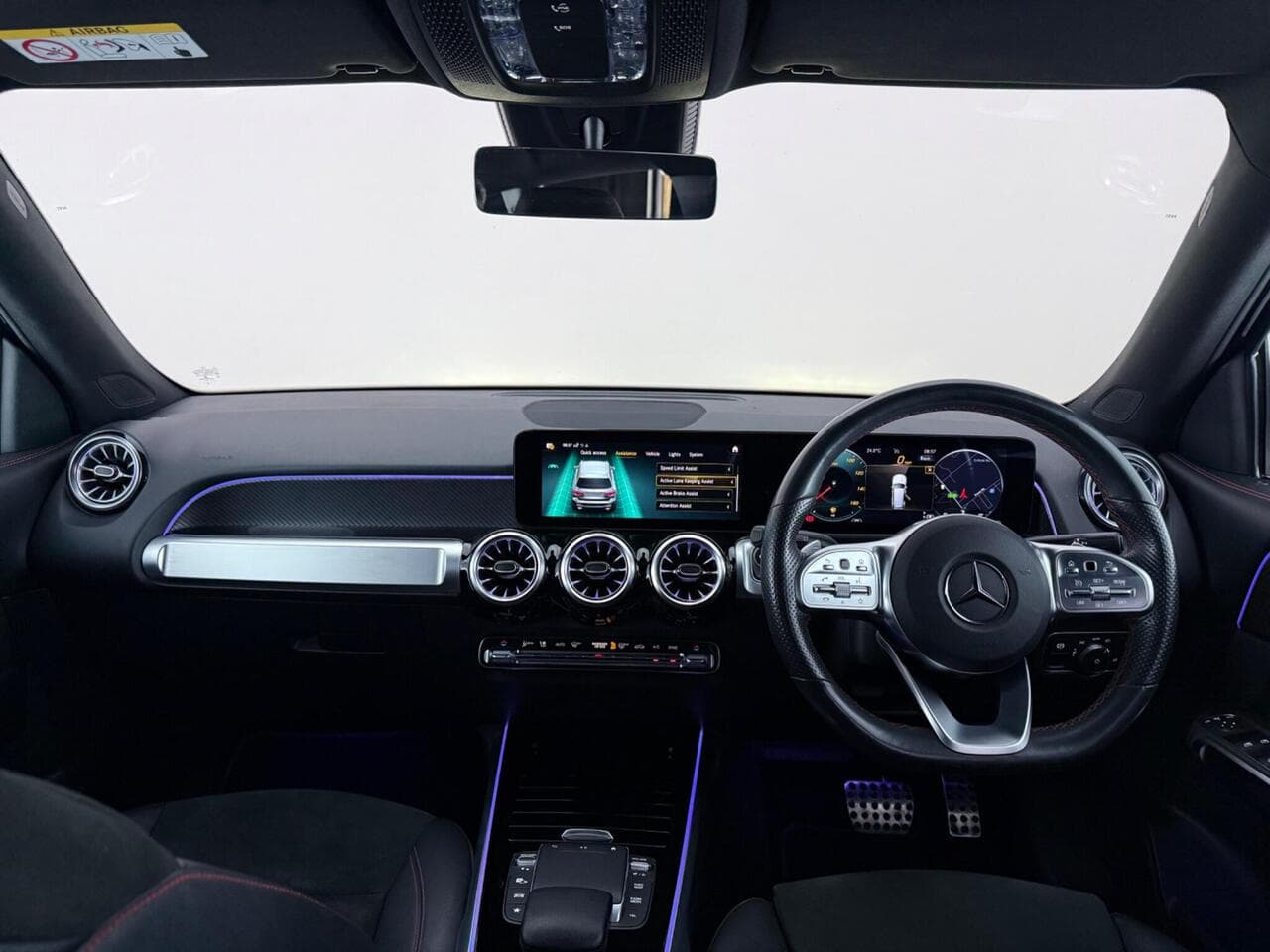 Mercedes-Benz GLB thumbnail Interior Front