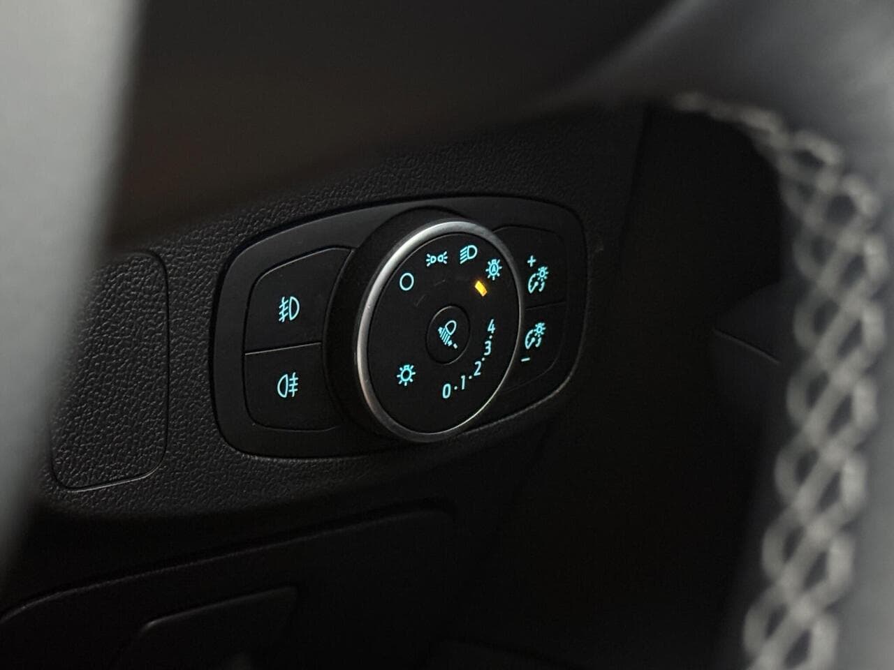Ford Focus thumbnail Misc Controls
