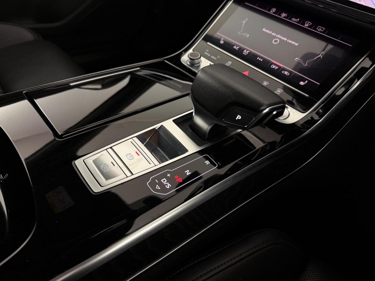 Audi A8 thumbnail Interior Front