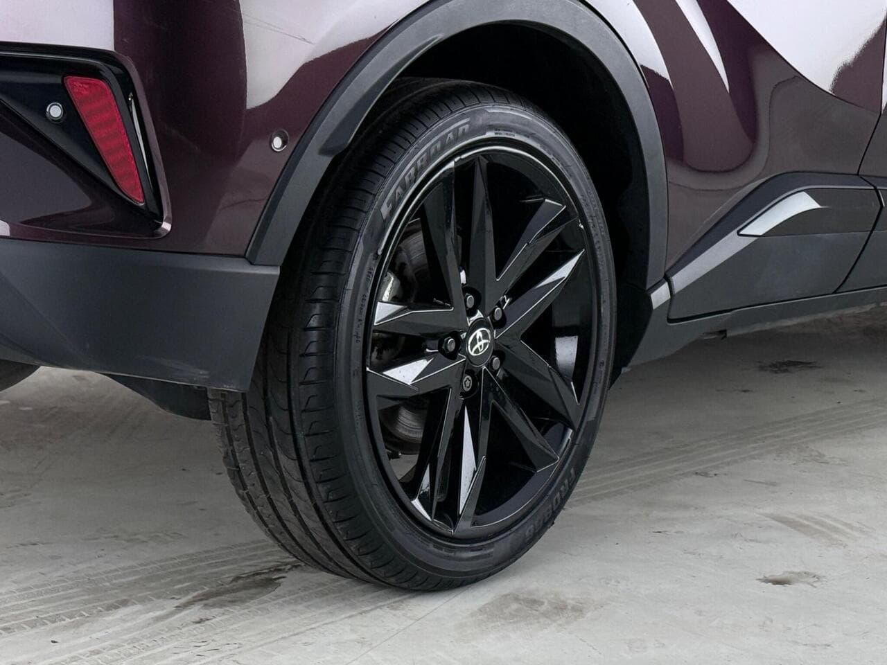 Toyota C-HR thumbnail Wheel