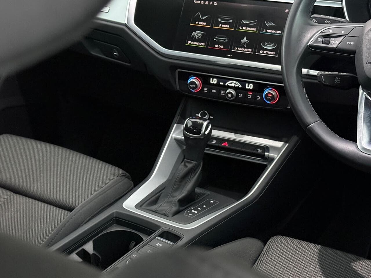 Audi Q3 thumbnail Interior Front