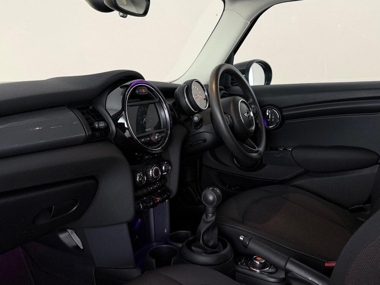 MINI Hatch thumbnail Interior Front