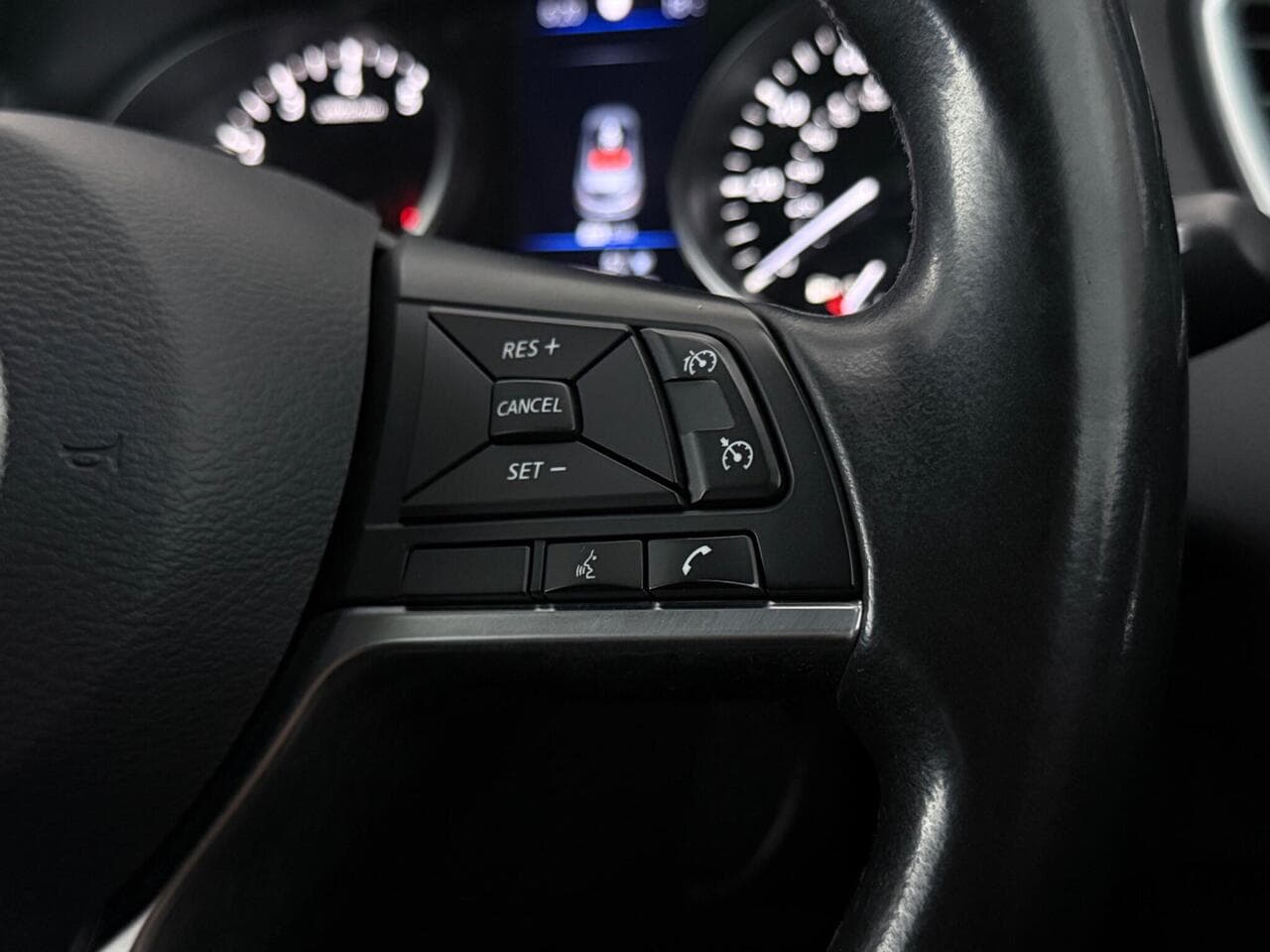Nissan Qashqai thumbnail Misc Controls