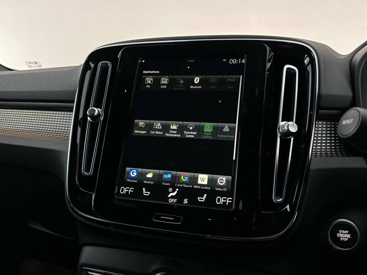 Volvo XC40 thumbnail Infotainment System