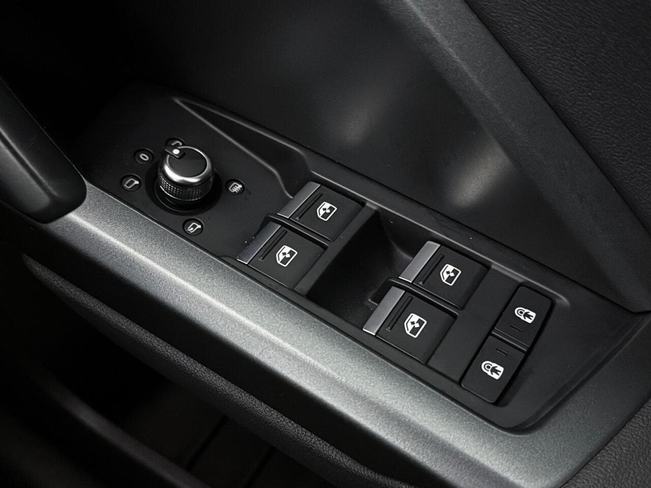 Audi Q3 thumbnail Misc Controls