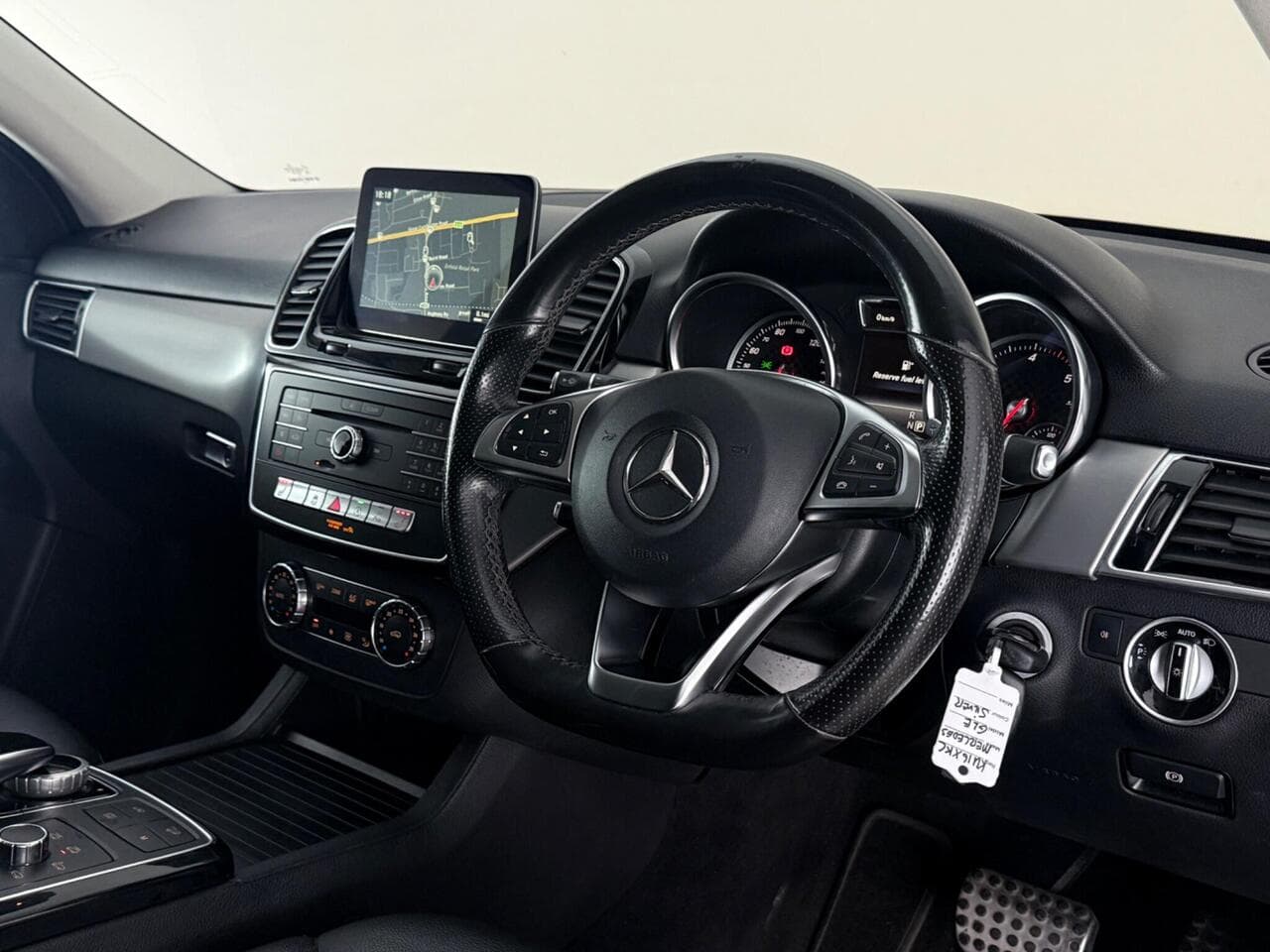 Mercedes-Benz GLE thumbnail Interior Front