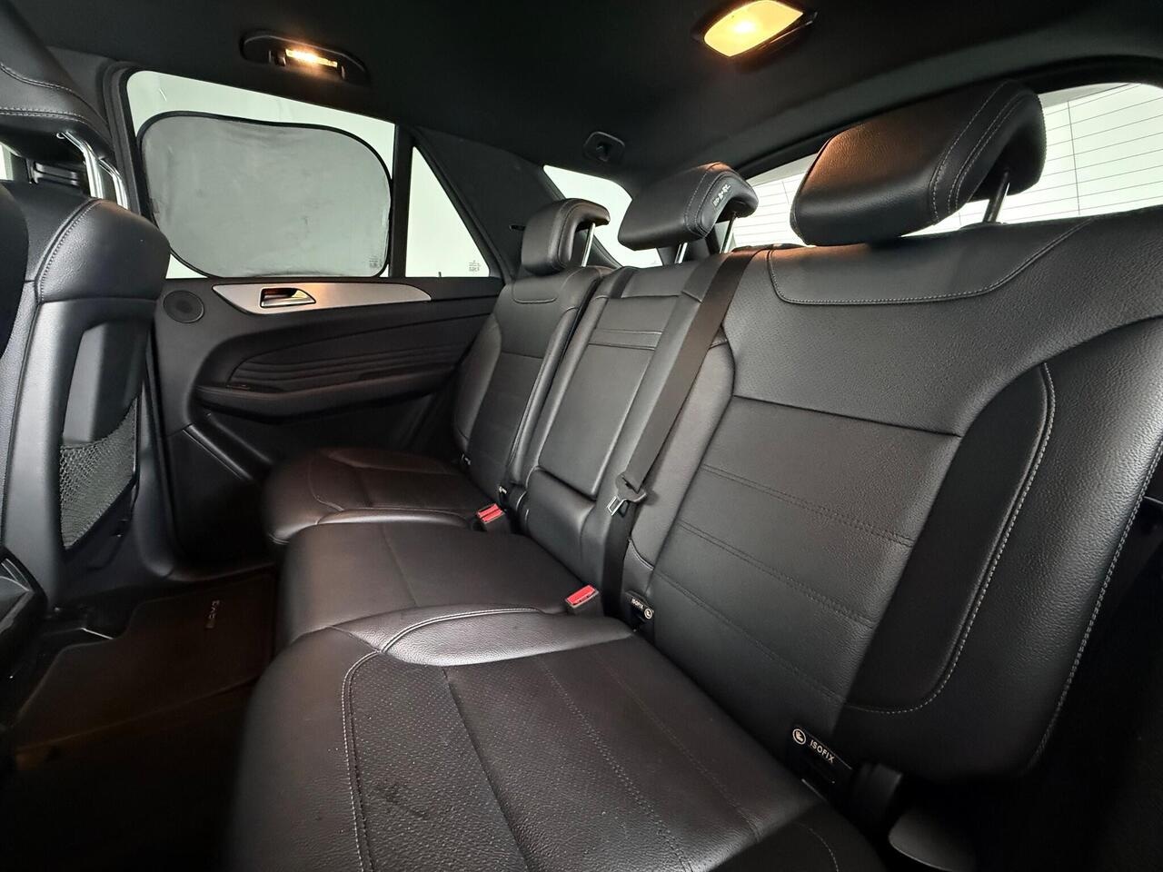 Mercedes-Benz GLE thumbnail Seats Rear