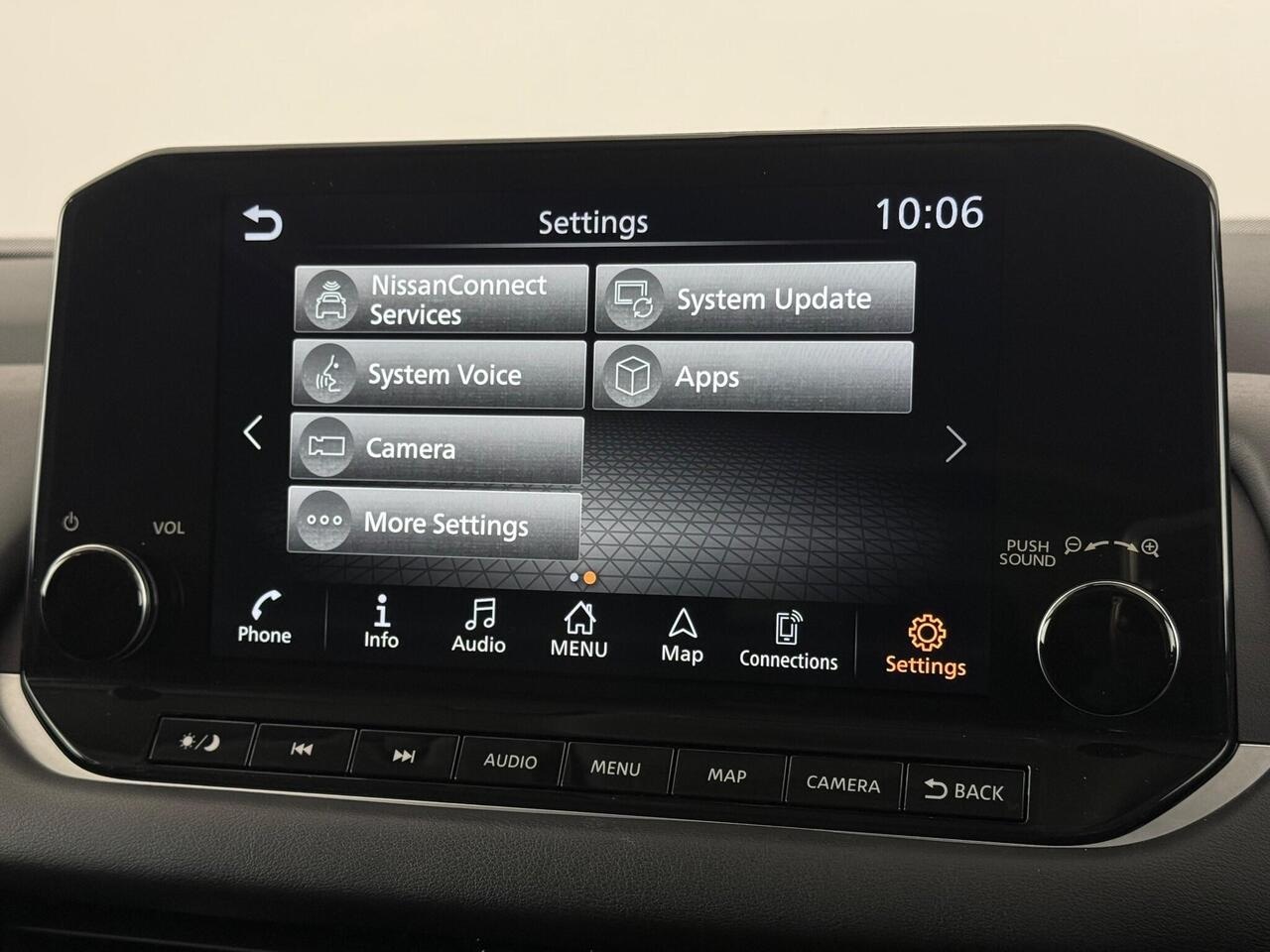 Nissan Qashqai thumbnail Infotainment System
