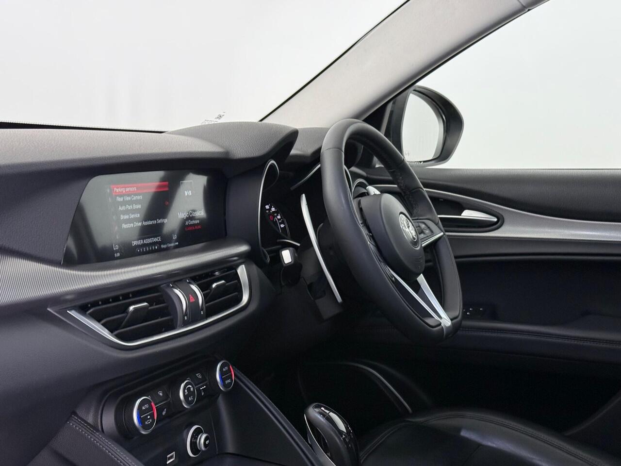 Alfa Romeo Stelvio thumbnail Interior Front
