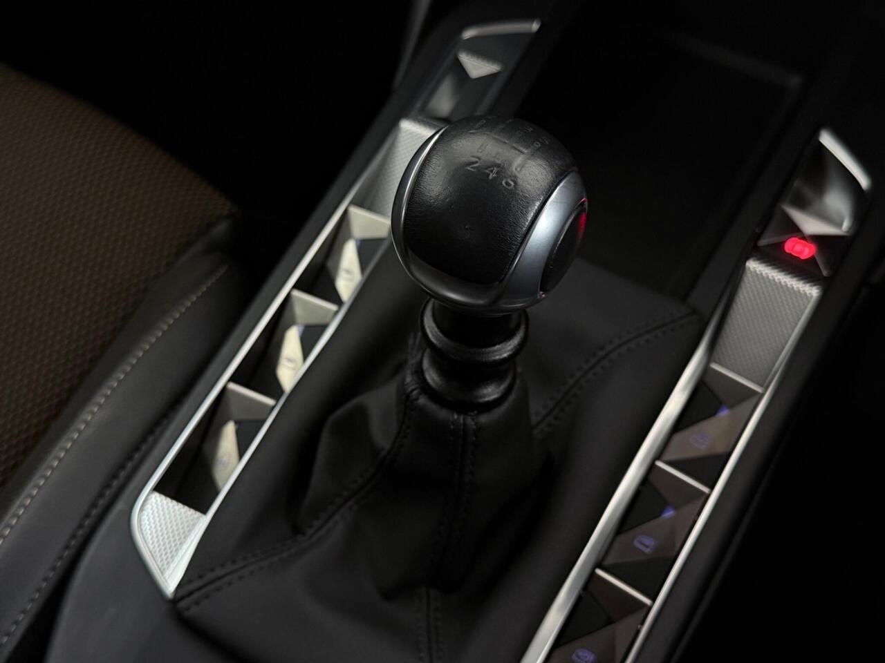 DS AUTOMOBILES DS 3 CROSSBACK thumbnail Interior Front