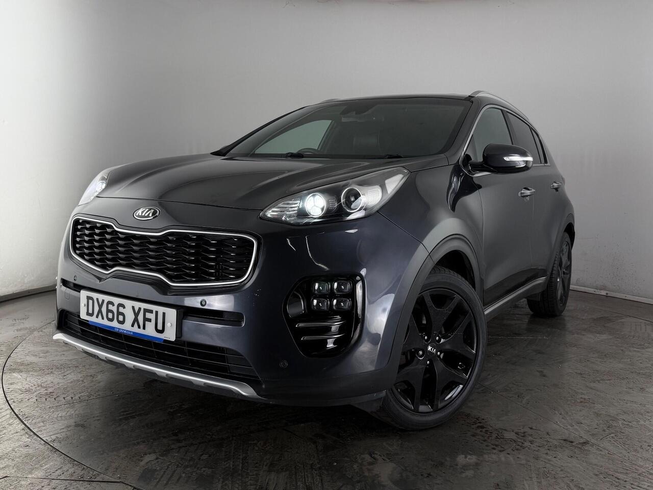 Kia Sportage thumbnail Front Left
