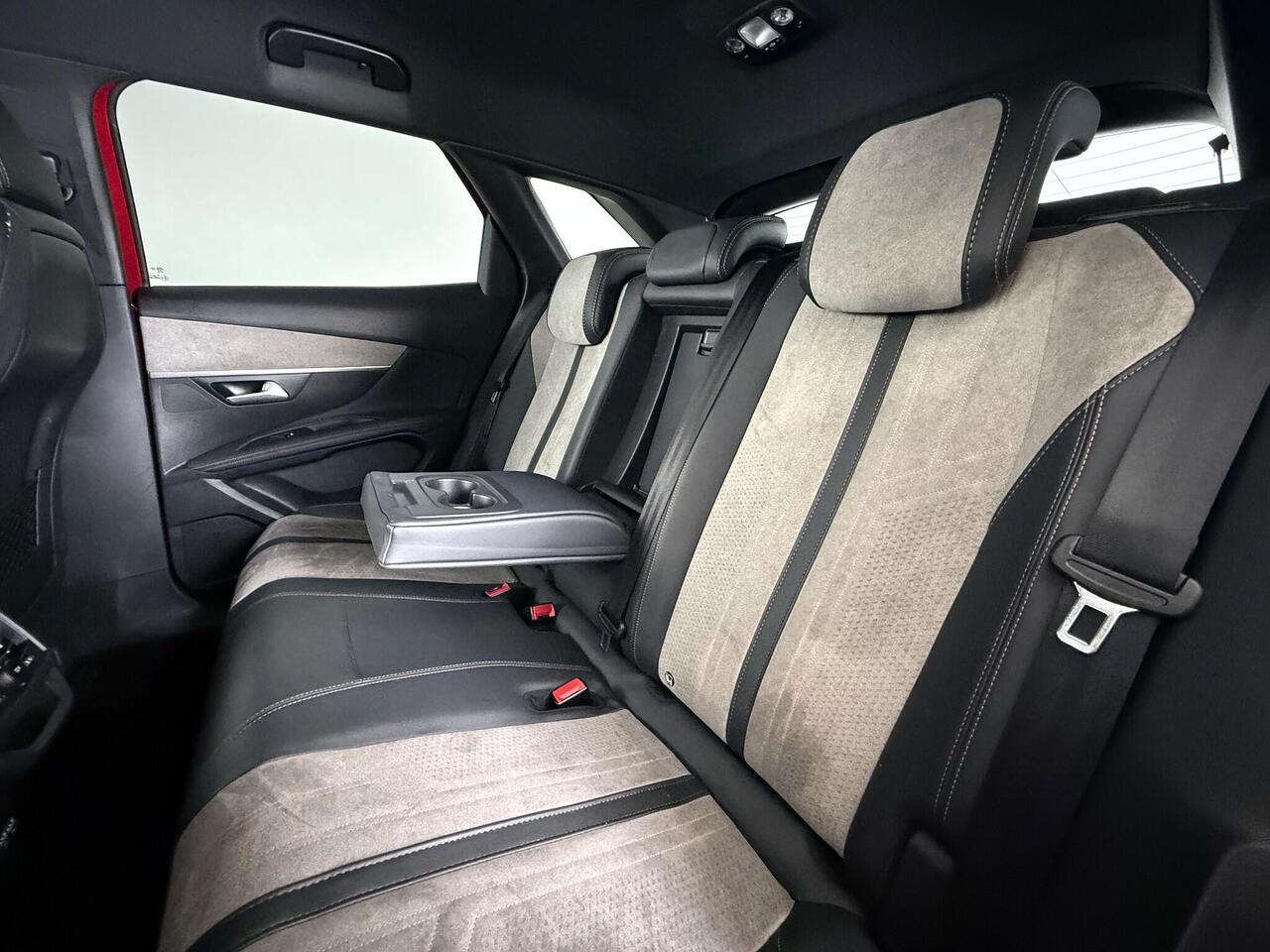Peugeot 3008 thumbnail Seats Rear