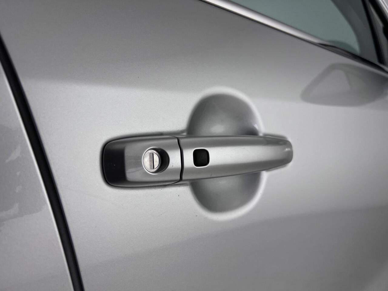 Suzuki S-Cross thumbnail Door Interior