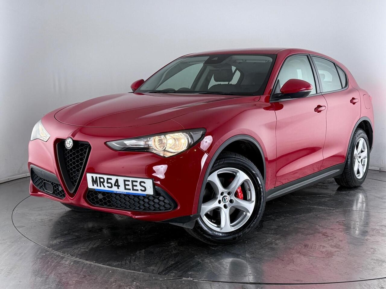 Alfa Romeo Stelvio thumbnail Front Left