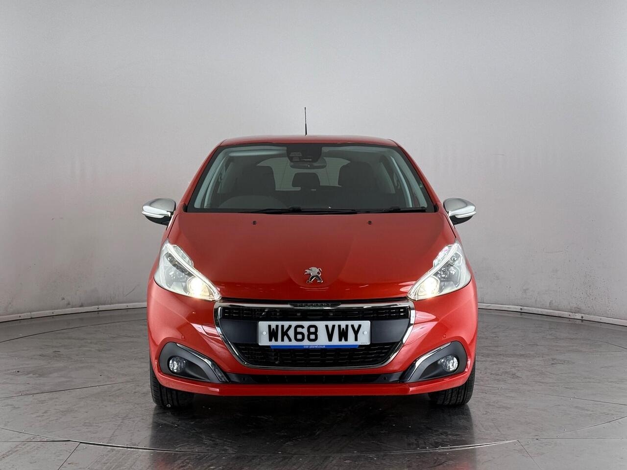 Peugeot 208 thumbnail Front