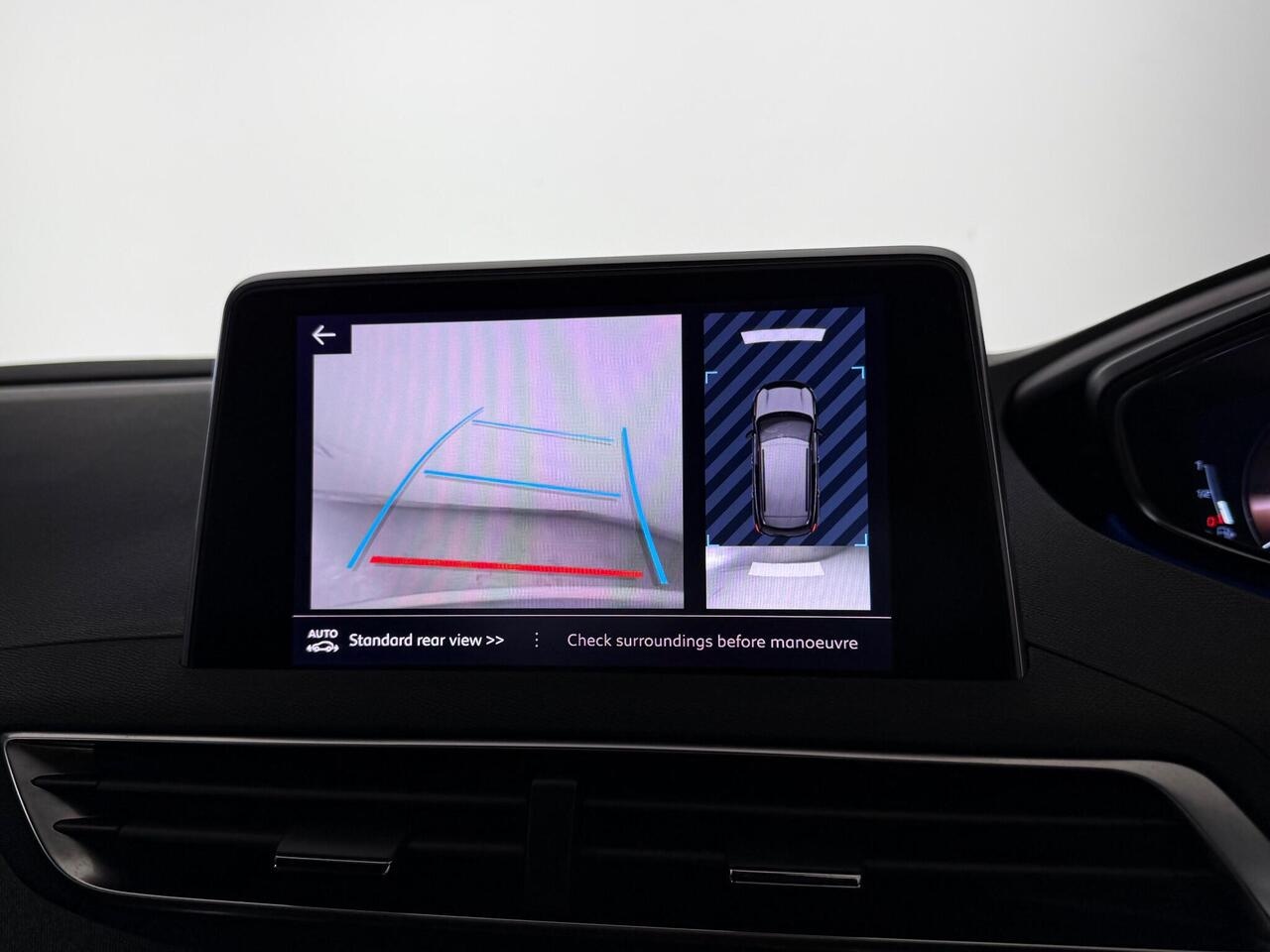 Peugeot 3008 thumbnail Infotainment System
