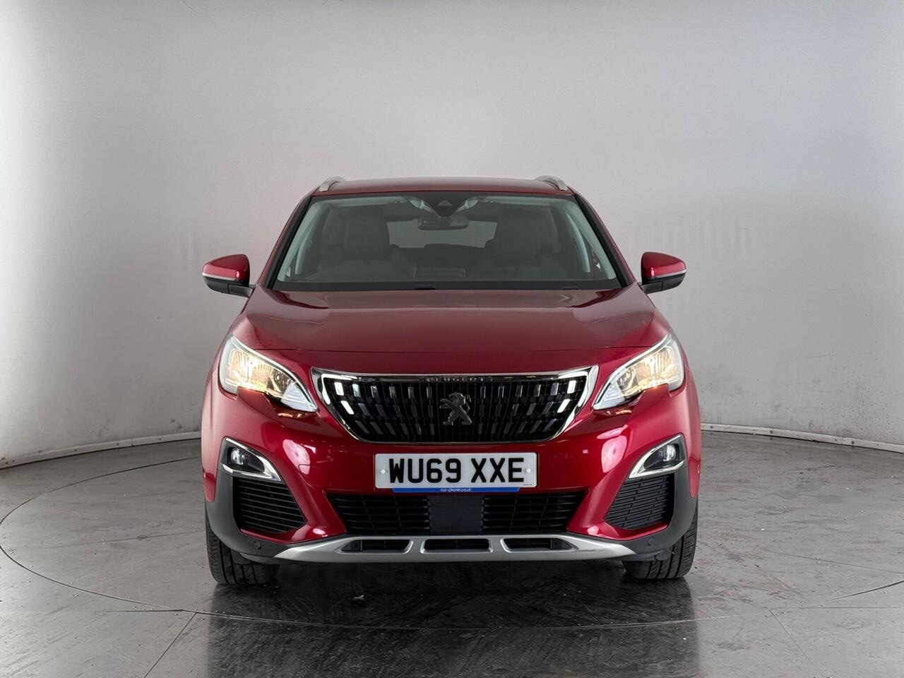 Peugeot 3008 thumbnail Front