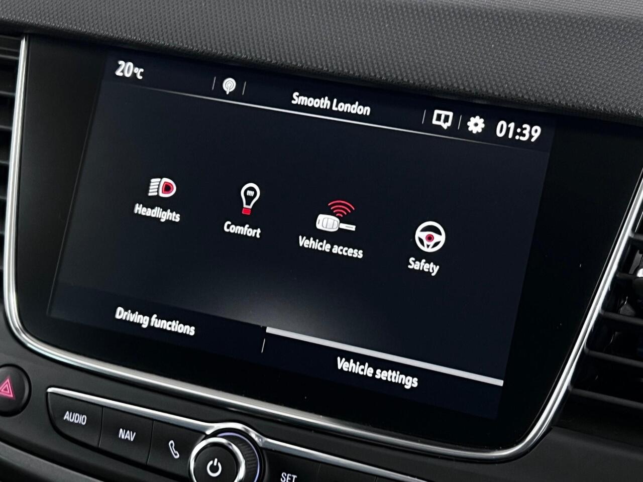 Vauxhall Crossland thumbnail Infotainment System