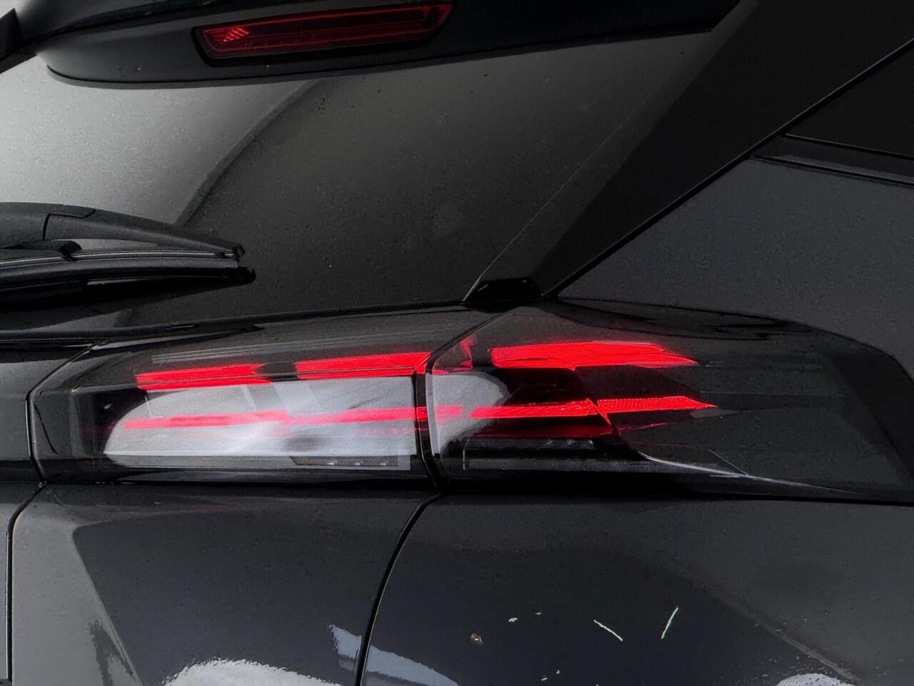 Peugeot 2008 thumbnail Lights Rear